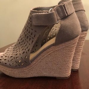 Marc Fisher size 9 platform peep toe wedge